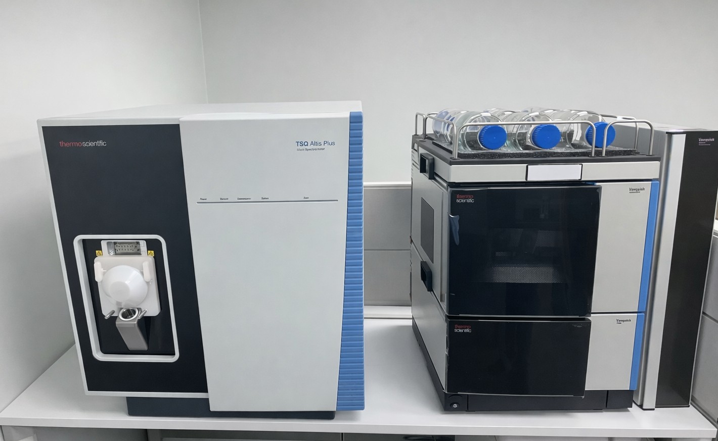 액체크로마토그래피 삼중사중극자질량분석기